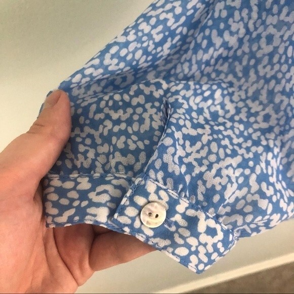 Chico’s Dotted Button-Up Blouse Size Medium - Picture 9 of 11